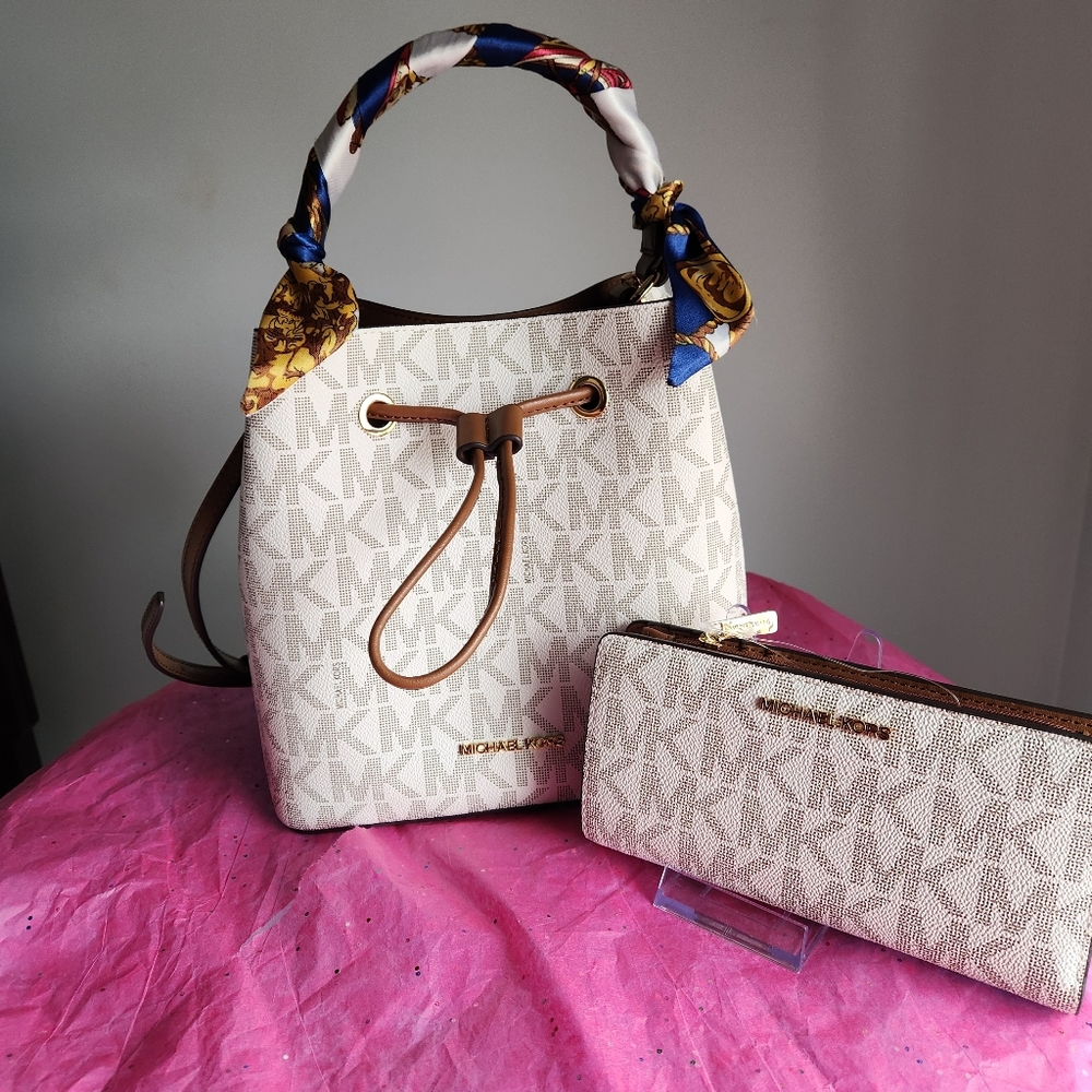 Michael Kors Bucket Messenger 3 Pc set NWT - Picture 12 of 16